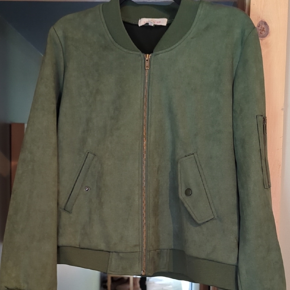 Solitaire Green Bomber Jacket with Ribbed Collar and Zipper Closure